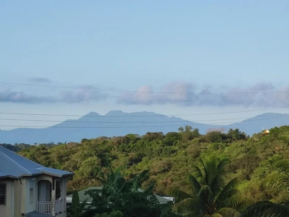 Villa Creole Bois Avec Vue Mer サンタンヌ 別荘
